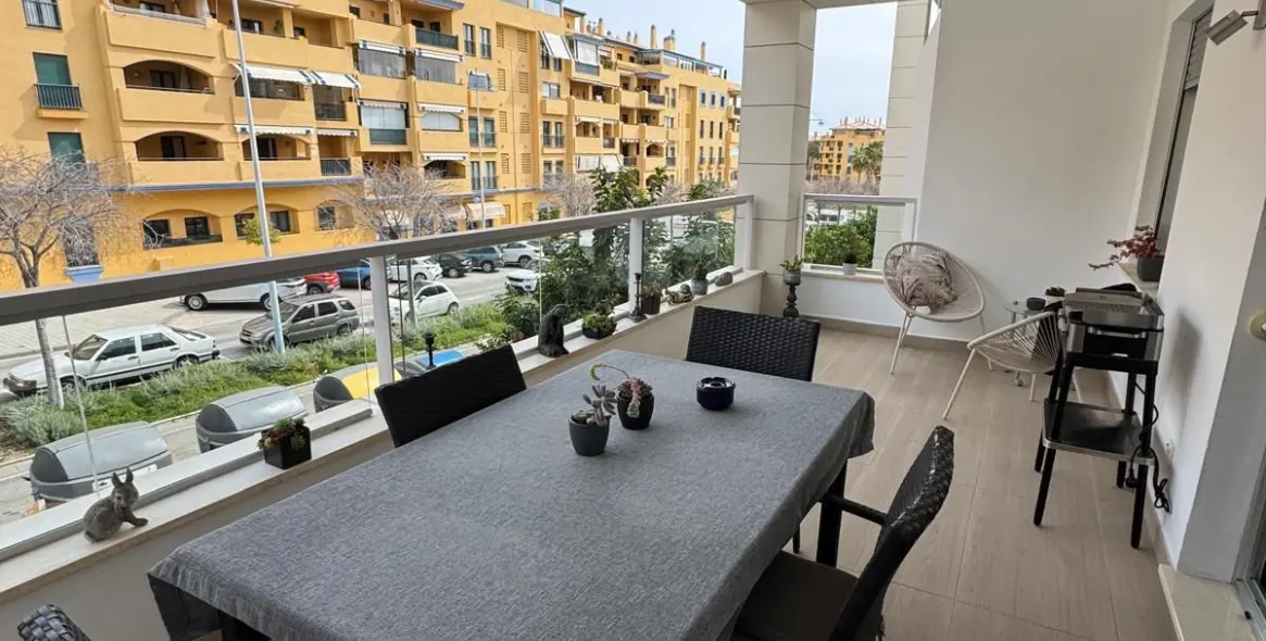 Venta de apartamento en planta media en San Pedro de Alcántara 1