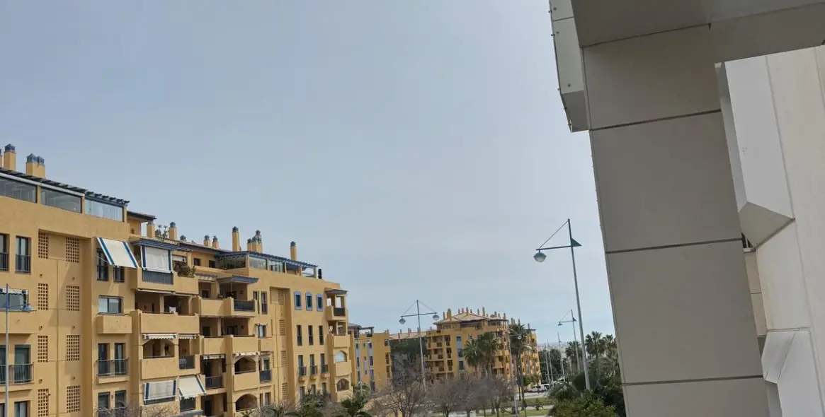 Venta de apartamento en planta media en San Pedro de Alcántara 2