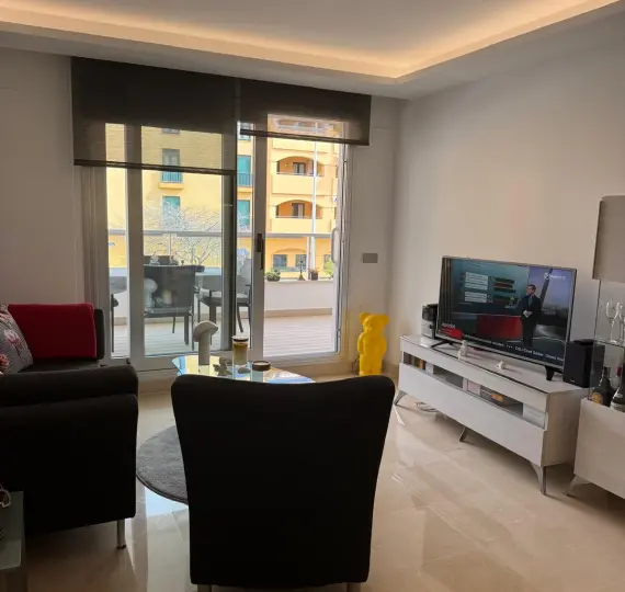 Venta de apartamento en planta media en San Pedro de Alcántara