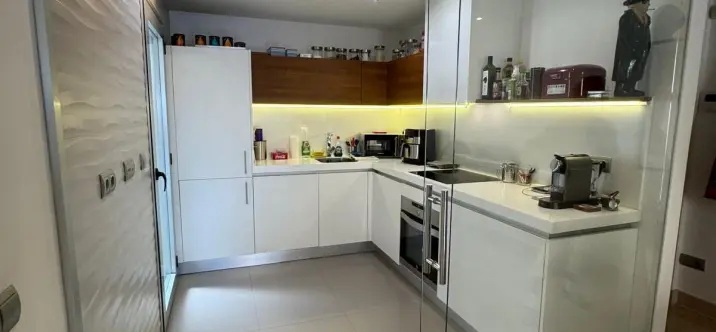 Venta de apartamento en planta media en San Pedro de Alcántara 3