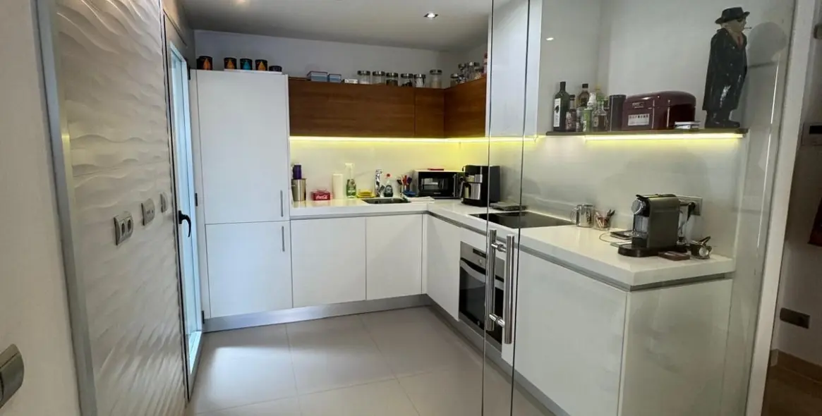Sale of middle floor apartment in San Pedro de Alcántara 4
