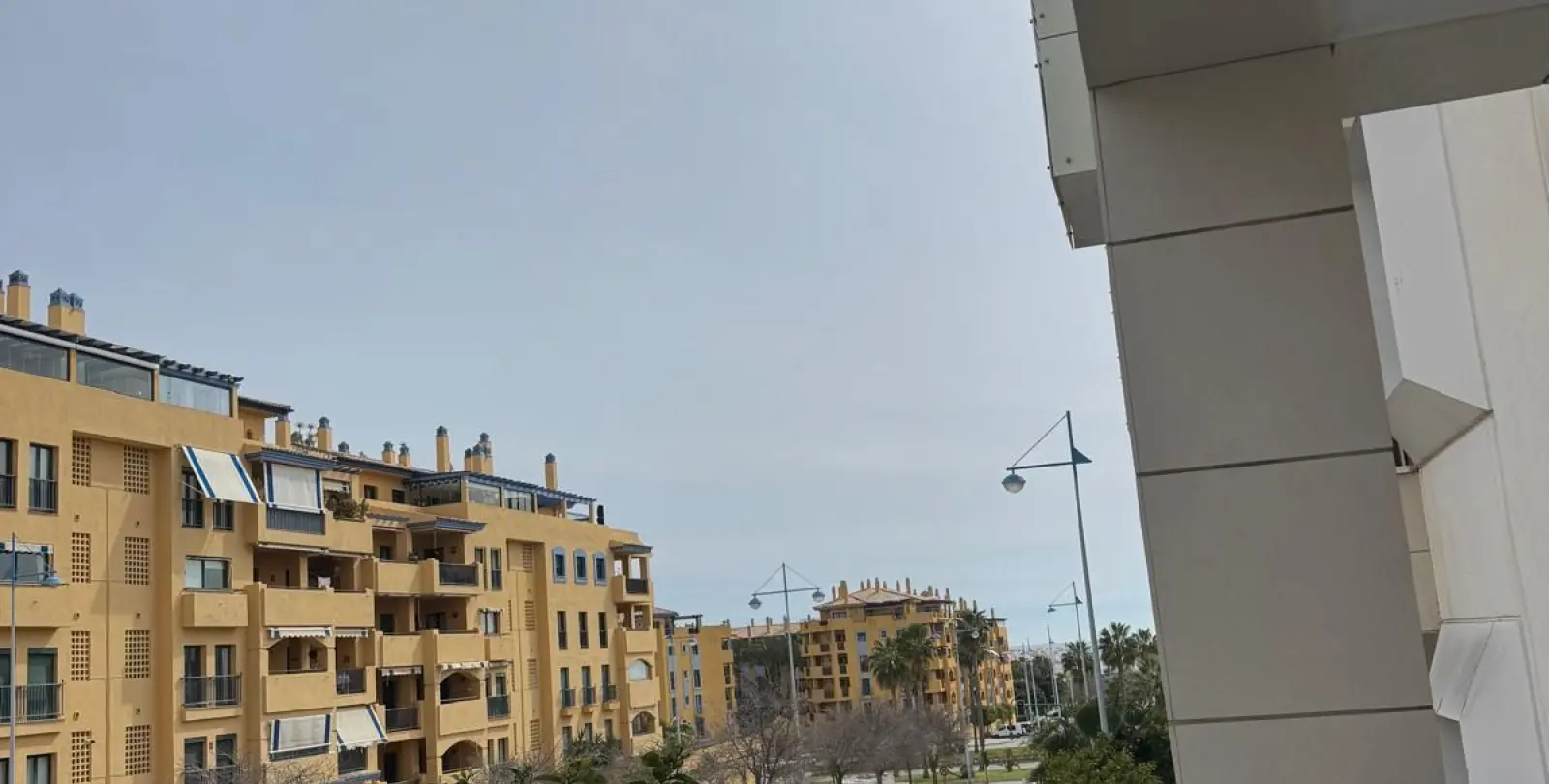 Sale of middle floor apartment in San Pedro de Alcántara 2