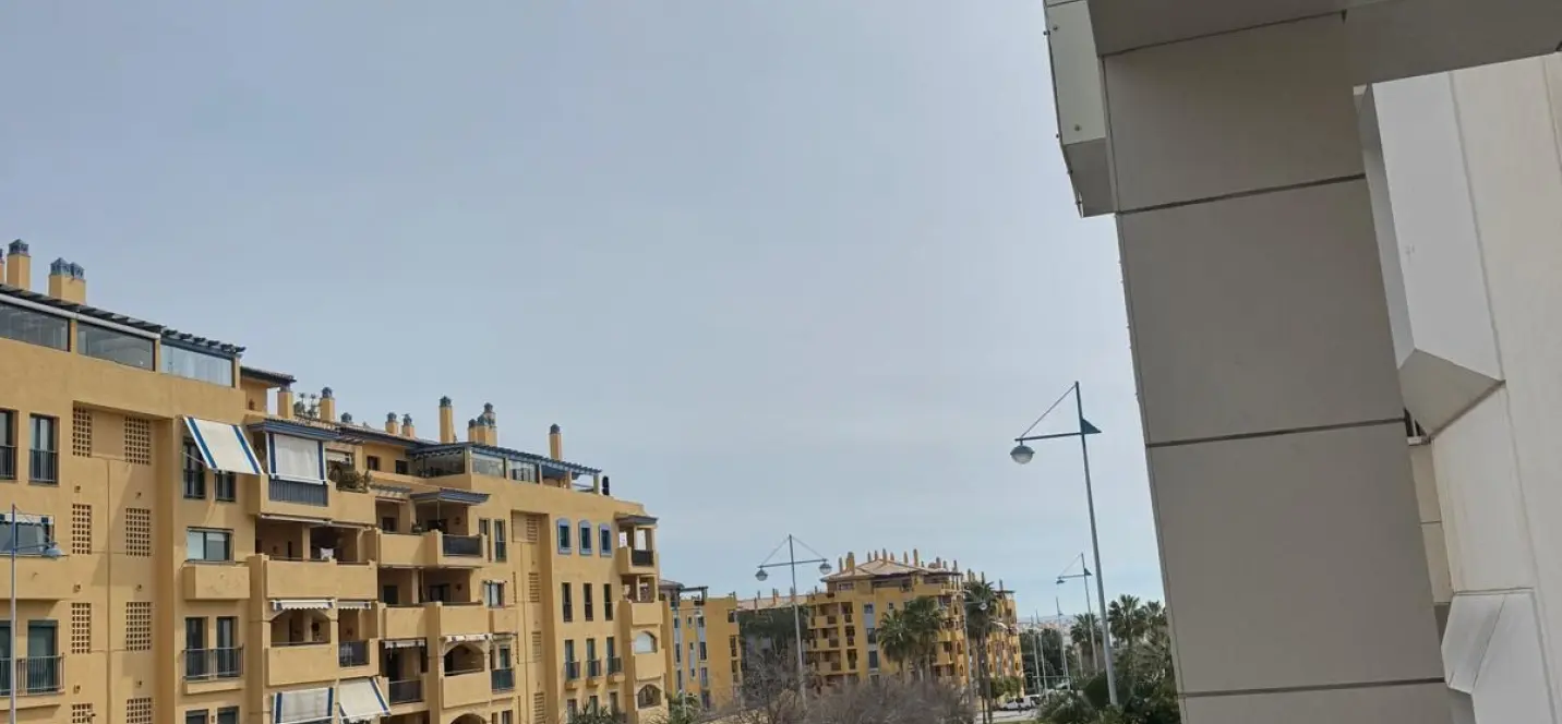 Sale of middle floor apartment in San Pedro de Alcántara 1