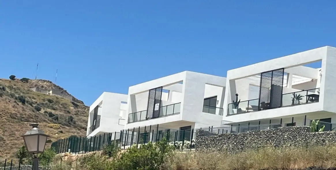 Sale of semi-detached house in Riviera del Sol 1