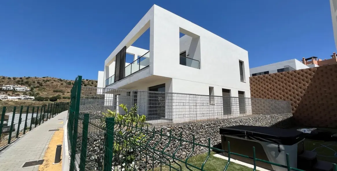 Sale of semi-detached house in Riviera del Sol 3