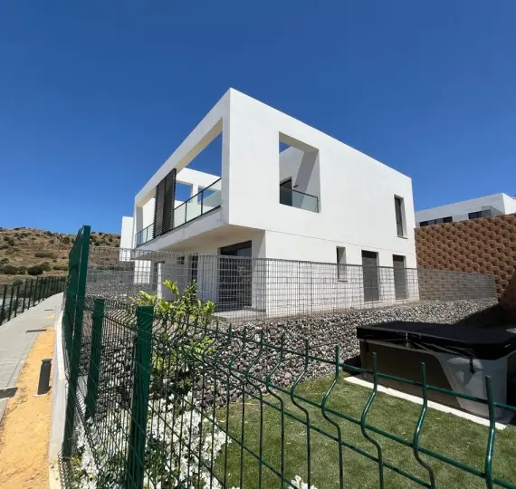 Sale of semi-detached house in Riviera del Sol
