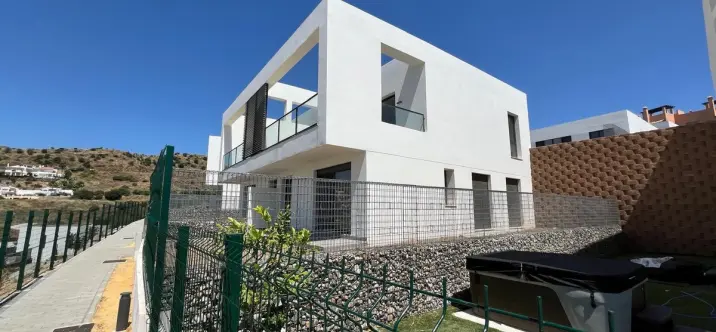 Sale of semi-detached house in Riviera del Sol 2