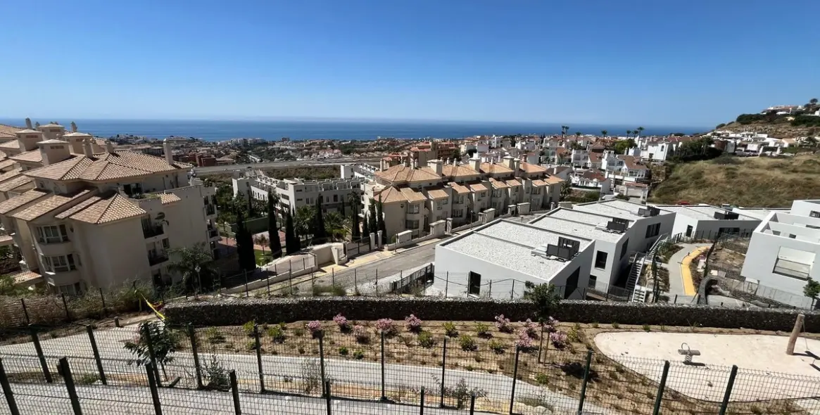 Sale of semi-detached house in Riviera del Sol 16