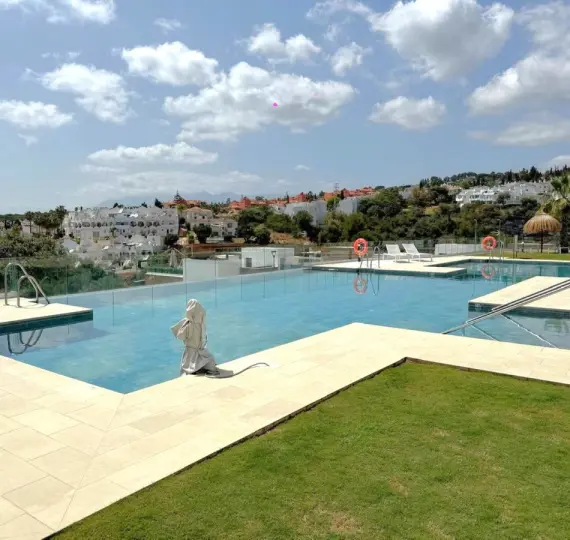 Sale of ground floor apartment in Cabopino