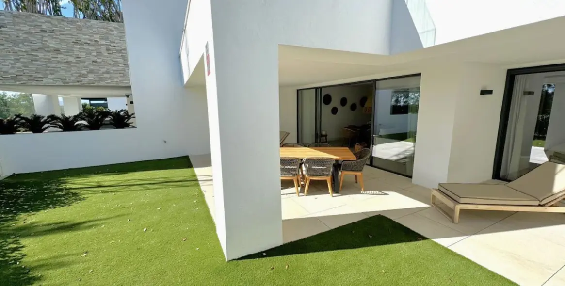 Sale of ground floor apartment in Cabopino 24