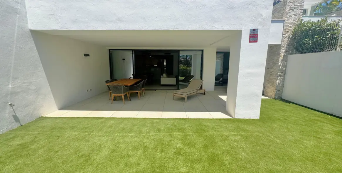 Sale of ground floor apartment in Cabopino 33