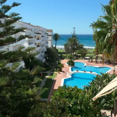 Sale of middle floor apartment in Marbesa