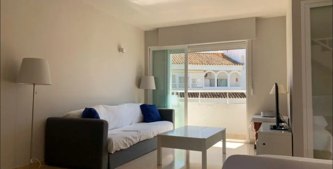 Sale of middle floor apartment in Marbesa 5