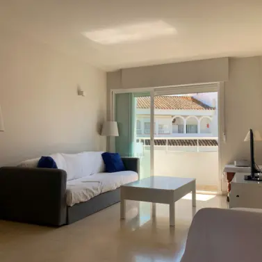 Sale of middle floor apartment in Marbesa