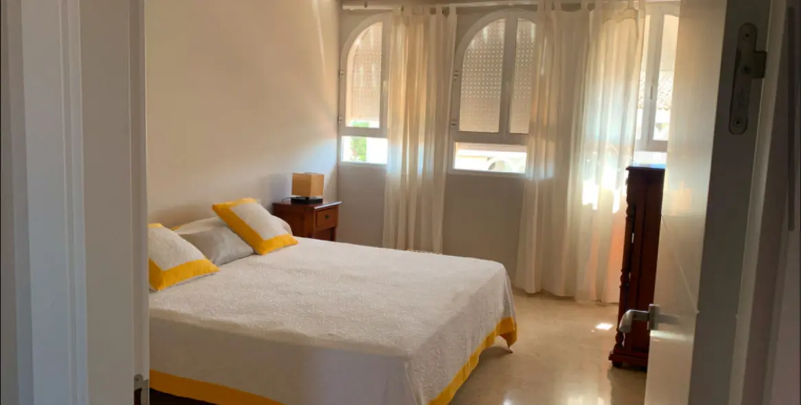 Sale of middle floor apartment in Marbesa 7