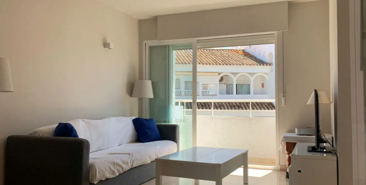 Sale of middle floor apartment in Marbesa 16