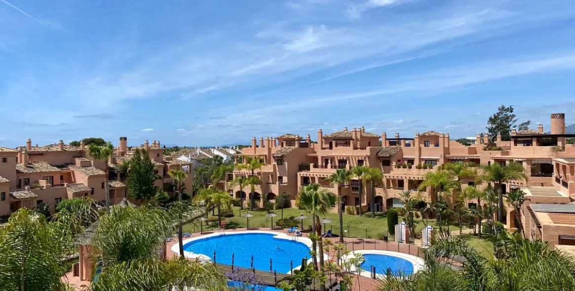 Sale of middle floor apartment in Hacienda del Sol 1
