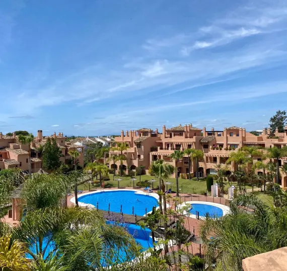Sale of middle floor apartment in Hacienda del Sol