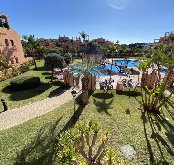 Sale of middle floor apartment in Hacienda del Sol