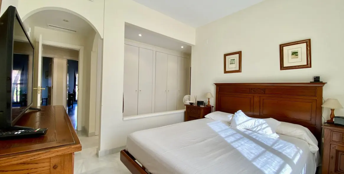 Sale of middle floor apartment in Hacienda del Sol 18