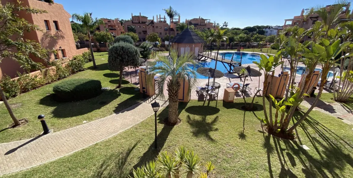 Sale of middle floor apartment in Hacienda del Sol 3
