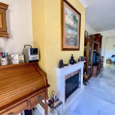 Продажа апартаментов на среднем этаже в Hacienda del Sol