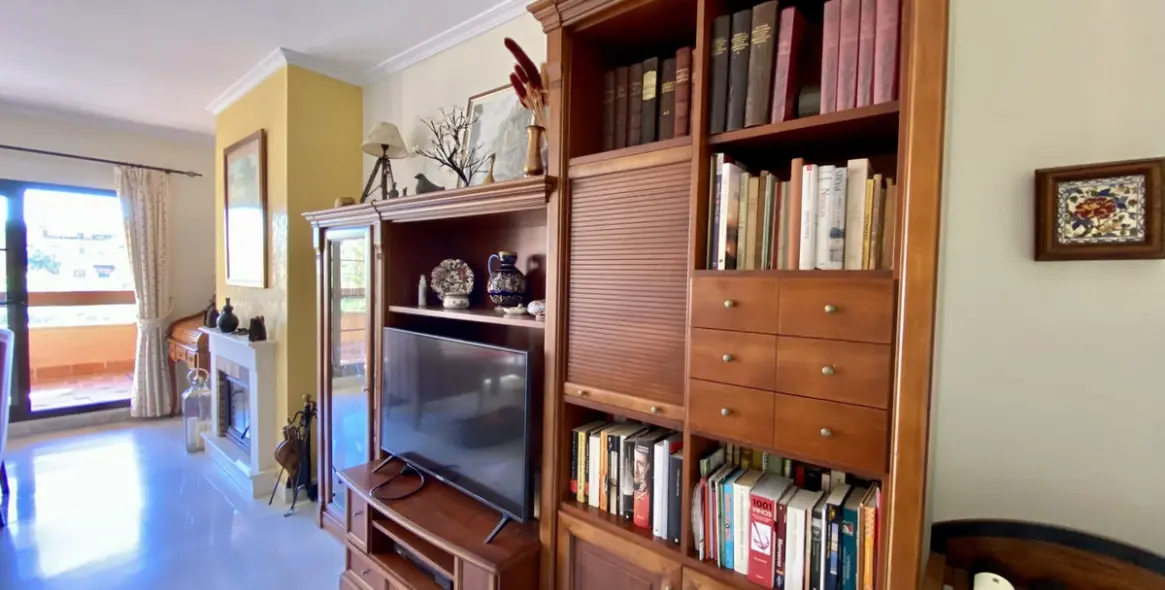 Sale of middle floor apartment in Hacienda del Sol 6