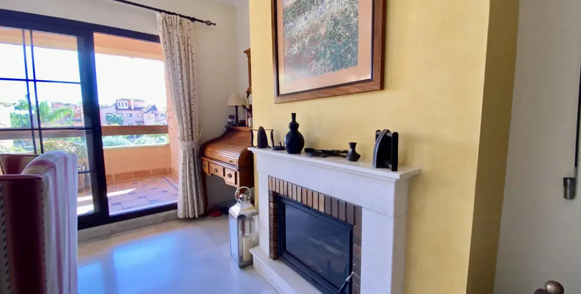 Sale of middle floor apartment in Hacienda del Sol 8