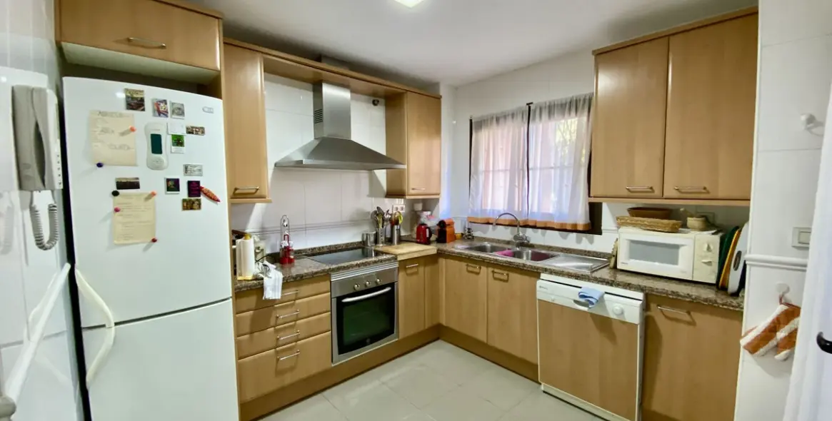 Sale of middle floor apartment in Hacienda del Sol 12