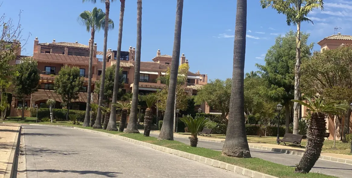 Venta de apartamento en planta media en Hacienda del Sol 22