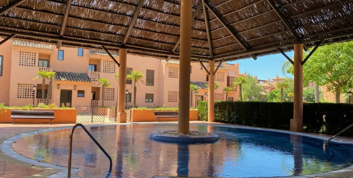 Venta de apartamento en planta media en Hacienda del Sol 24