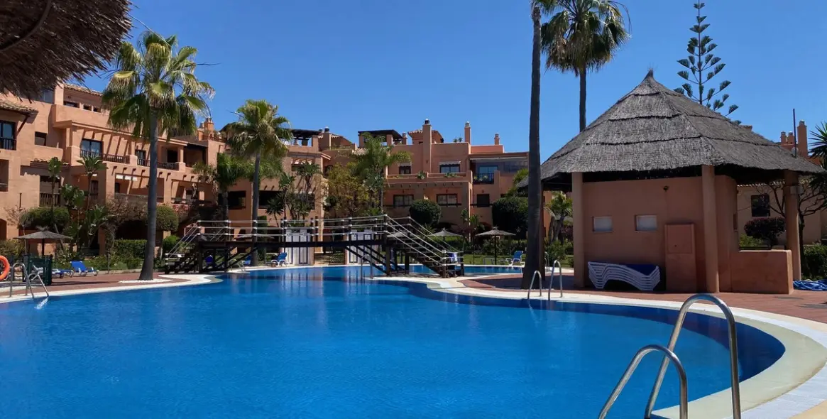 Venta de apartamento en planta media en Hacienda del Sol 32