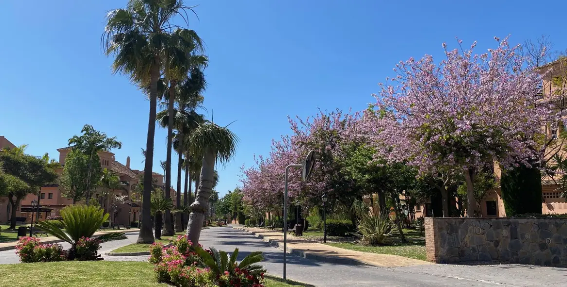 Venta de apartamento en planta media en Hacienda del Sol 33