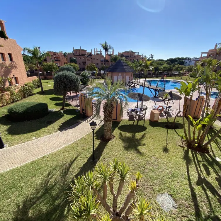 Sale of middle floor apartment in Hacienda del Sol