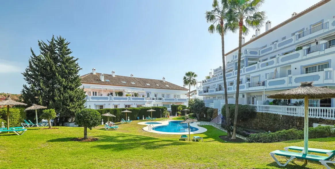 Продажа апартаментов на первом этаже в Nueva Andalucía 1