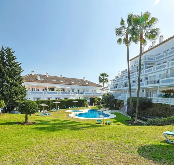 Продажа апартаментов на первом этаже в Nueva Andalucía