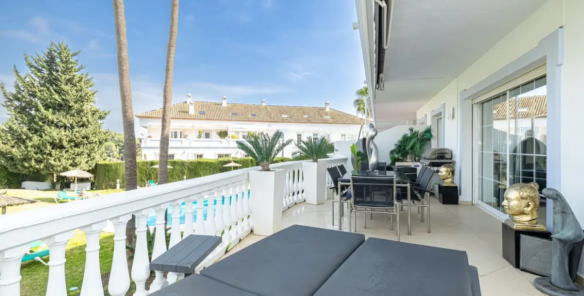 Продажа апартаментов на первом этаже в Nueva Andalucía 5