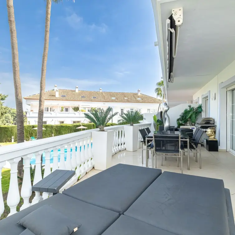 Sale of ground floor apartment in Nueva Andalucía