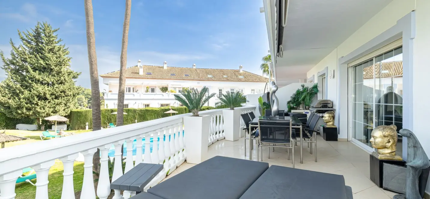 Sale of ground floor apartment in Nueva Andalucía 4