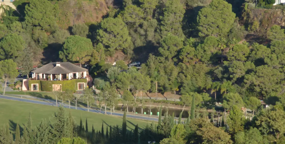 Sale of residential plot in Benahavís 3