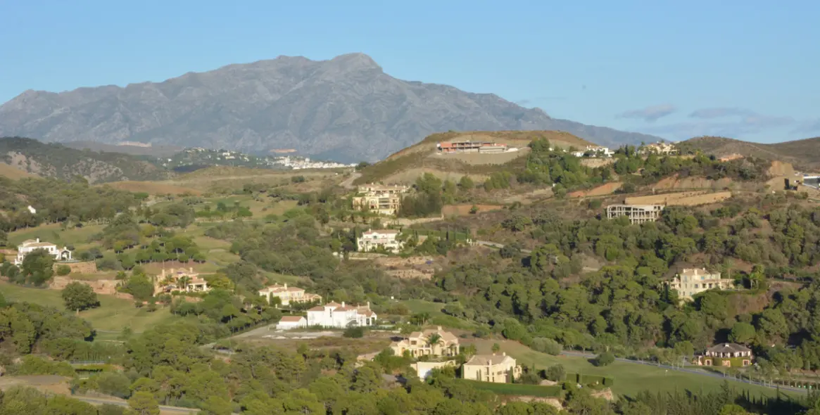 Sale of residential plot in Benahavís 14