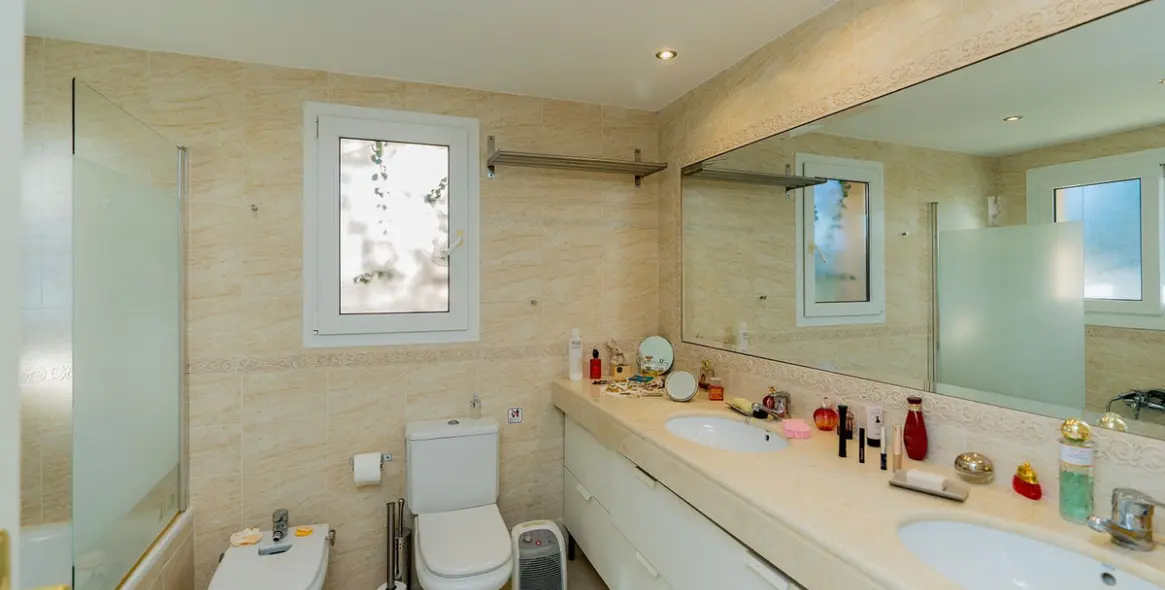 Продажа дома на две семьи в Riviera del Sol 10