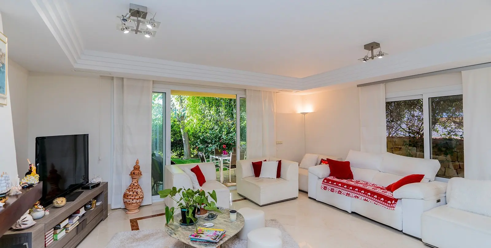 Продажа дома на две семьи в Riviera del Sol 3