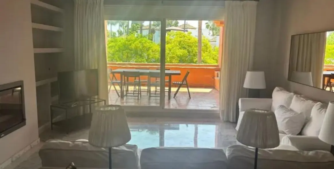 Sale of middle floor apartment in Marbella 1