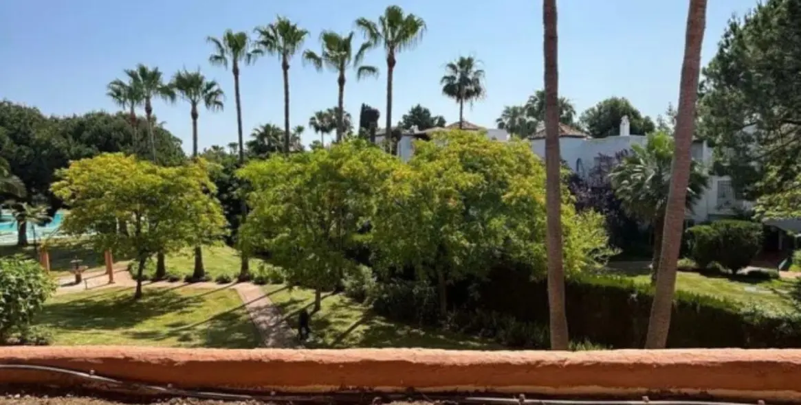 Sale of middle floor apartment in Marbella 2