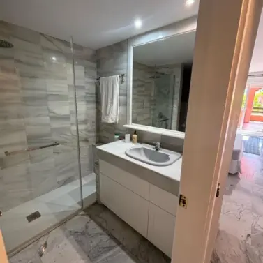 Sale of middle floor apartment in Marbella