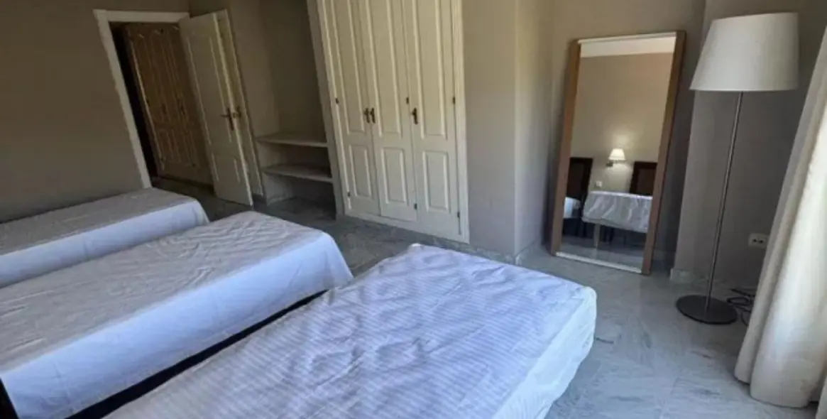 Sale of middle floor apartment in Marbella 12