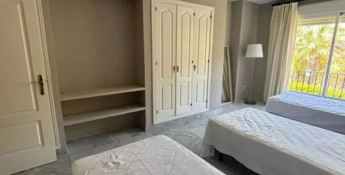 Sale of middle floor apartment in Marbella 14