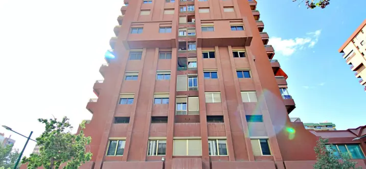 Продажа апартаментов на среднем этаже в Málaga 0