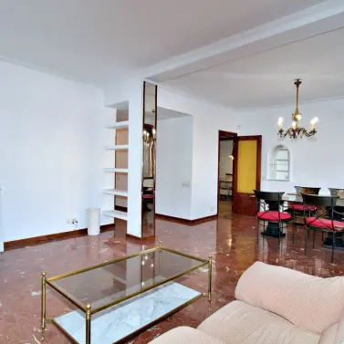 Продажа апартаментов на среднем этаже в Málaga